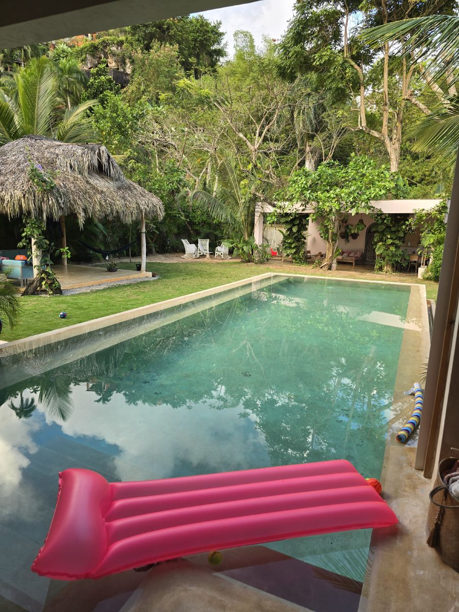 The pool, afternoon